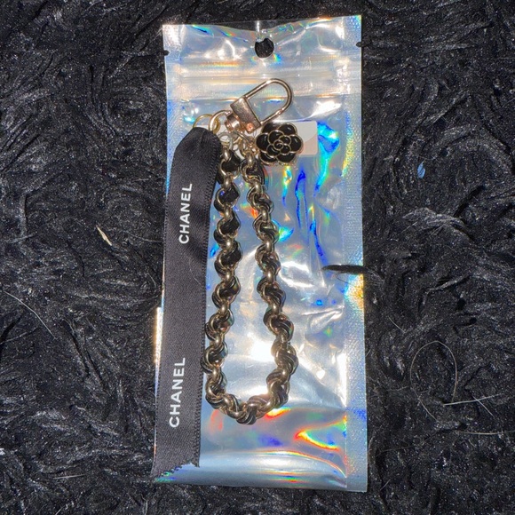 CHANEL Black and Gold Chain Key Holder - Picture 2 of 2